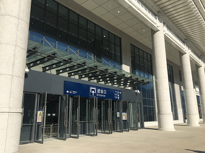 全國、省市政協(xié)委員體驗(yàn)蘭渝鐵路、視察階州廣場