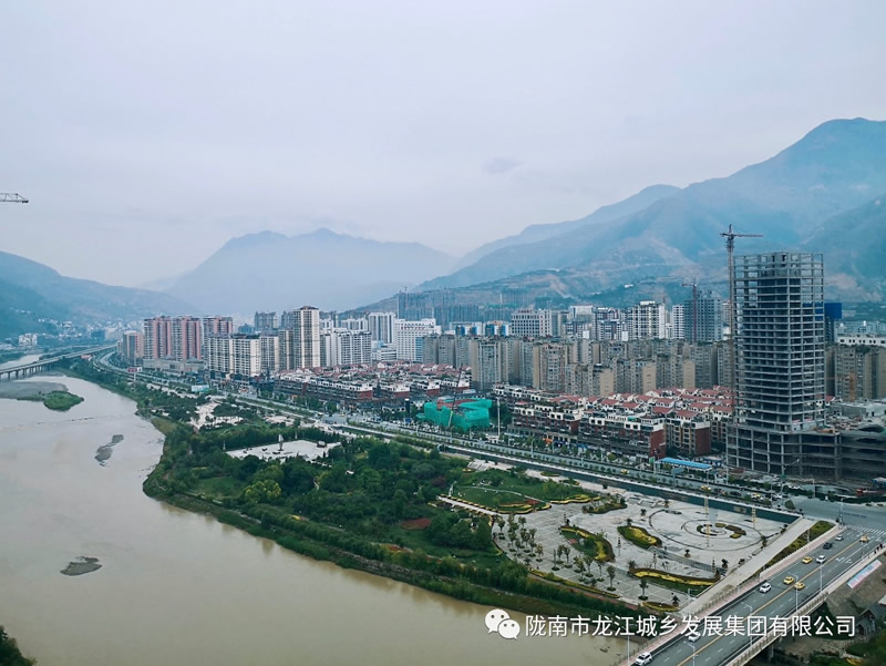 匠心傾注、喜封金頂——龍江?雙子座商住小區(qū)主體順利封頂