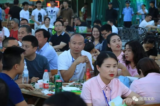 好嗨喲！隴南第一屆青島啤酒節(jié)開(kāi)幕啦，為期8天