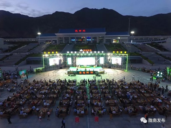 好嗨喲！隴南第一屆青島啤酒節(jié)開(kāi)幕啦，為期8天