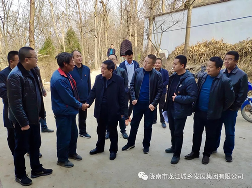 市龍江集團在文縣橋頭鎮(zhèn)安子坡村開展“解難題、辦實事、送溫暖”活動