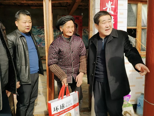 市龍江集團在文縣橋頭鎮(zhèn)安子坡村開展“解難題、辦實事、送溫暖”活動