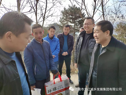 市龍江集團在文縣橋頭鎮(zhèn)安子坡村開展“解難題、辦實事、送溫暖”活動