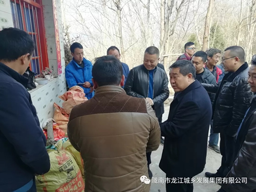 市龍江集團在文縣橋頭鎮(zhèn)安子坡村開展“解難題、辦實事、送溫暖”活動